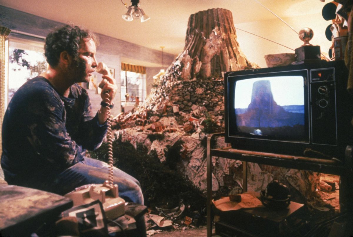 Richard Dreyfuss builds a model of Devil's Tower in his living room in Close Encounters of the Third Kind (1977)