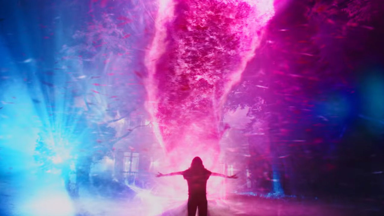 The colour erupts in Color Out of Space (2019)