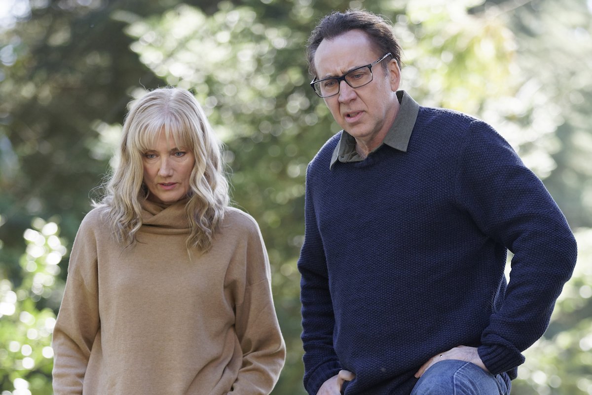 Ntahan Gardner (Nicolas Cage) and his wife Theresa (Joely Richardson) in Color Out of Space (2019)