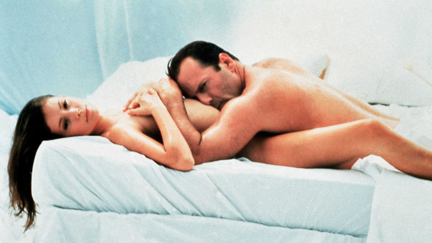 Bruce Willis and Jane March in Color of Night (1994)