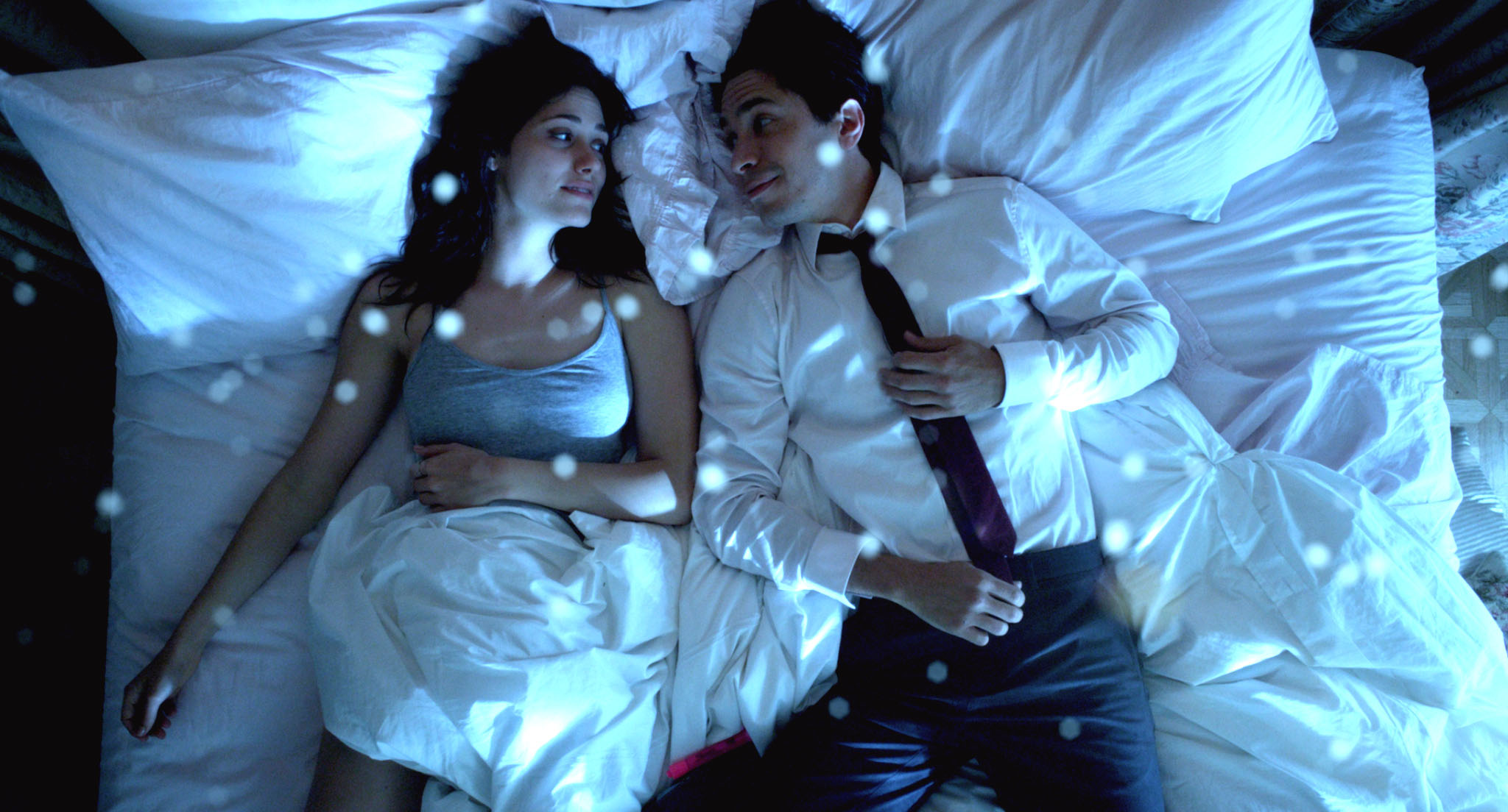 Emmy Rossum and Justin Long in Comet (2014)