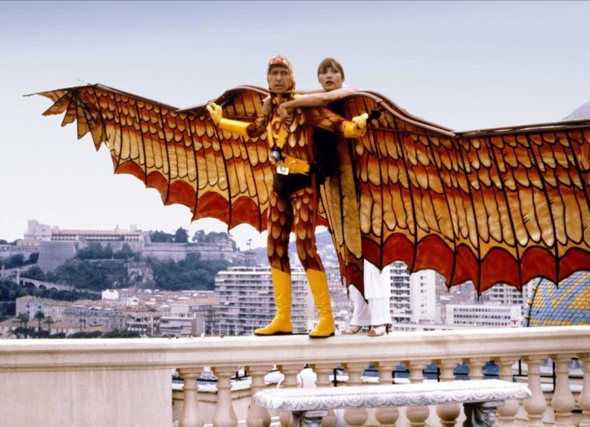 Woody Wilkins (Michael Crawford) prepares to take flight accompanied by Barbara Carrera in Condorman (1981)