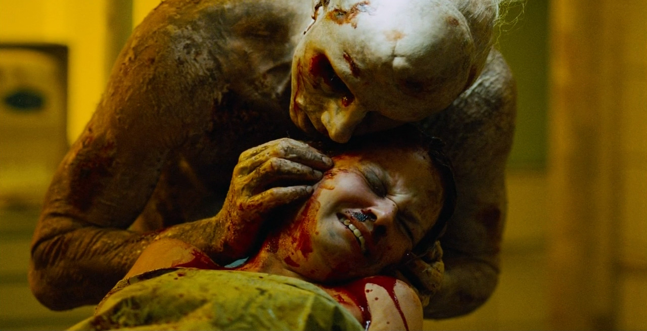 Craig (Sean Harris) attacks Kelly Scott in Creep (2004)