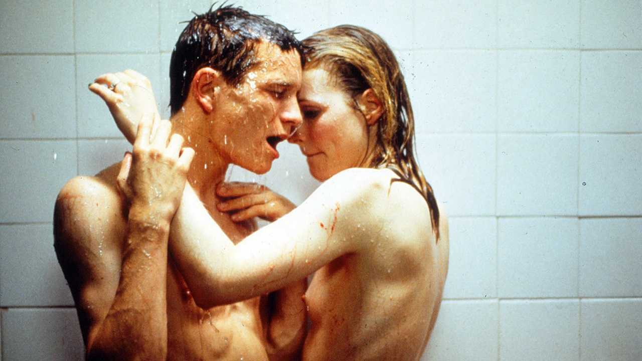 Luc (Jeremie Renier) and Alice (Natacha Regnier) in Criminal Lovers (1999)