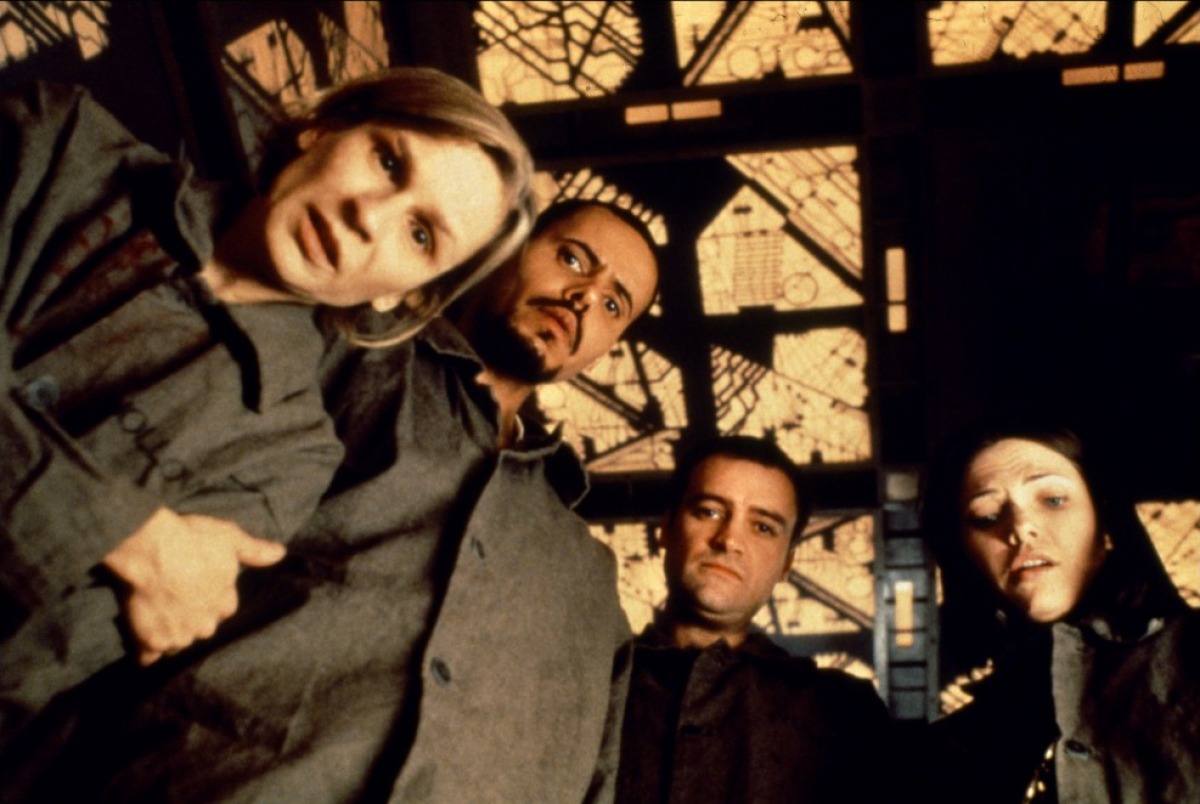 (l to r) Nicky Guadagni, Maurice Dean Wint, David Hewlett and Nicole de Boer in Cube (1997)