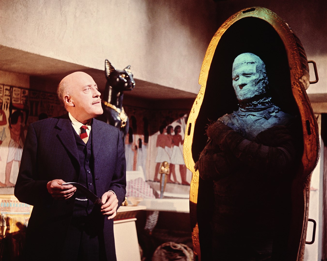 Fred Clark and the mummy of Ra-Antef (Dickie Owen) in The Curse of the Mummy's Tomb (1964)