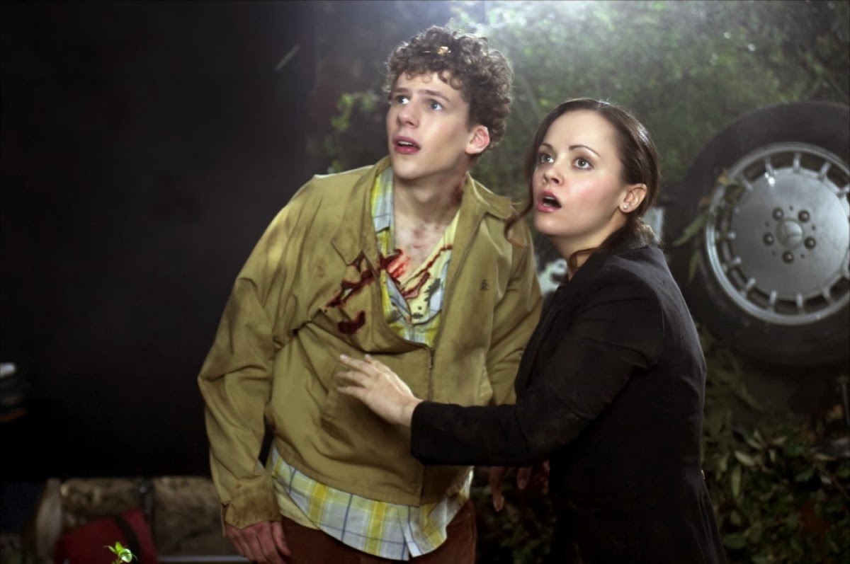 Brother and sister Jesse Eisenberg and Christine Ricci at the scene of the car accident in Cursed (2005)