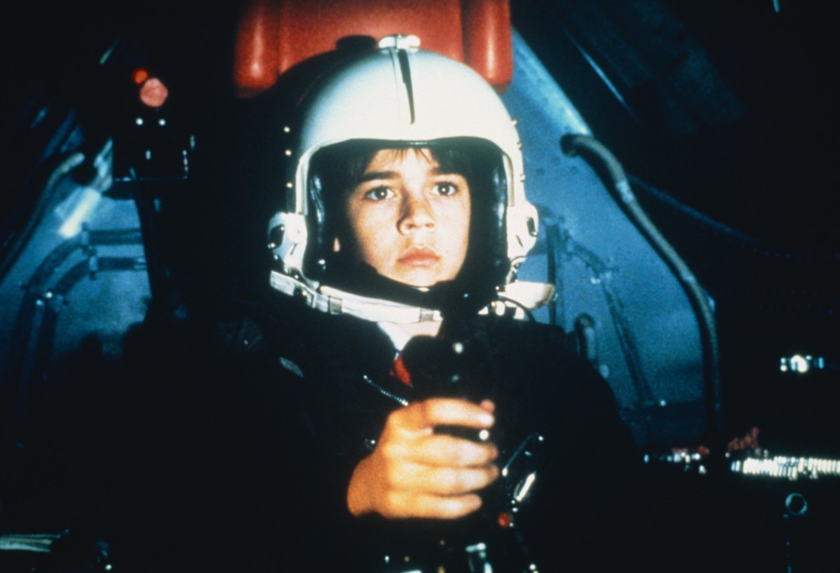 Daryl (Barret Oliver) pilot a plane in D.A.R.Y.L. (1985)