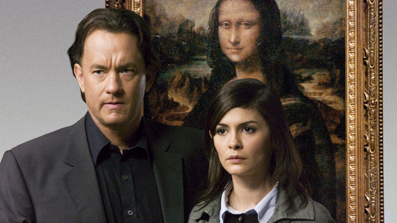 Robert Langdon (Tom Hanks) and Sophie Neveu (Audrey Tautou) in front of the Mona Lisa in The Da Vinci Code (2006)