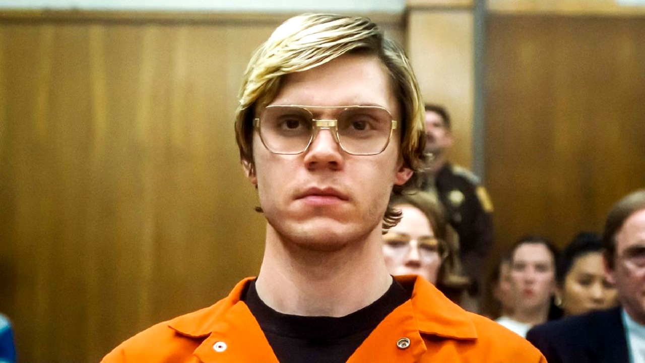 Evan Peters as Jeffrey Dahmer in Dahmer - Monster: The Jeffrey Dahmer Story (2022)