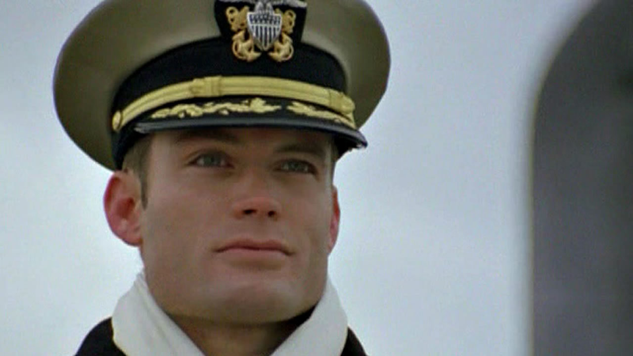 Casper Van Dien as Commander Miles Sheffield in Danger Beneath the Sea (2001)