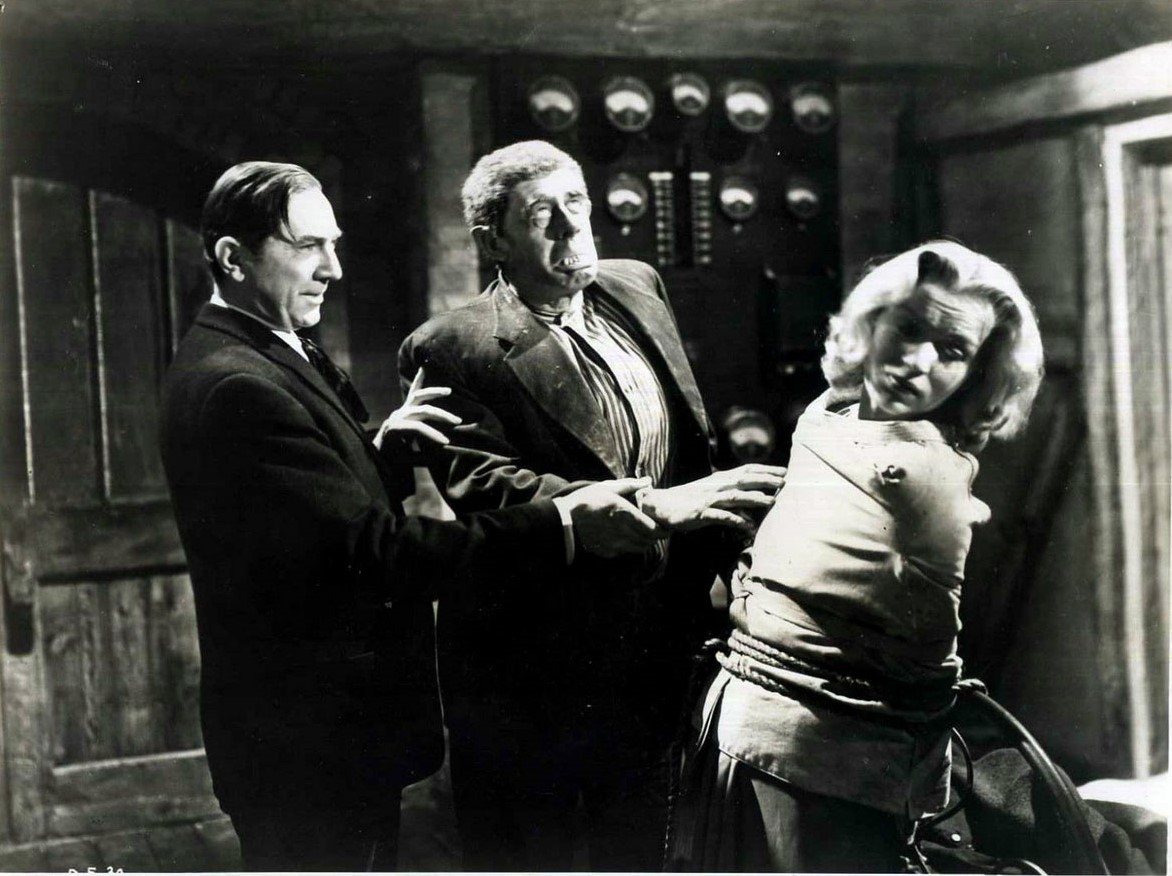 Bela Lugosi, hulking assistant Wilfrid Walter and an imprisoned Greta Gynt in The Dark Eyes of London (1939)