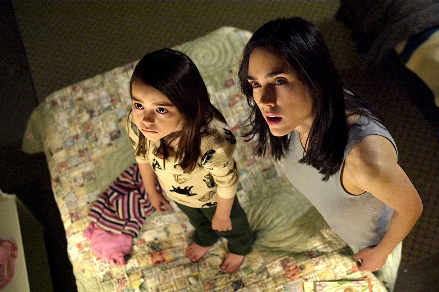 Jennifer Connelly with daughter Ariel Gade in Dark Water (2005)