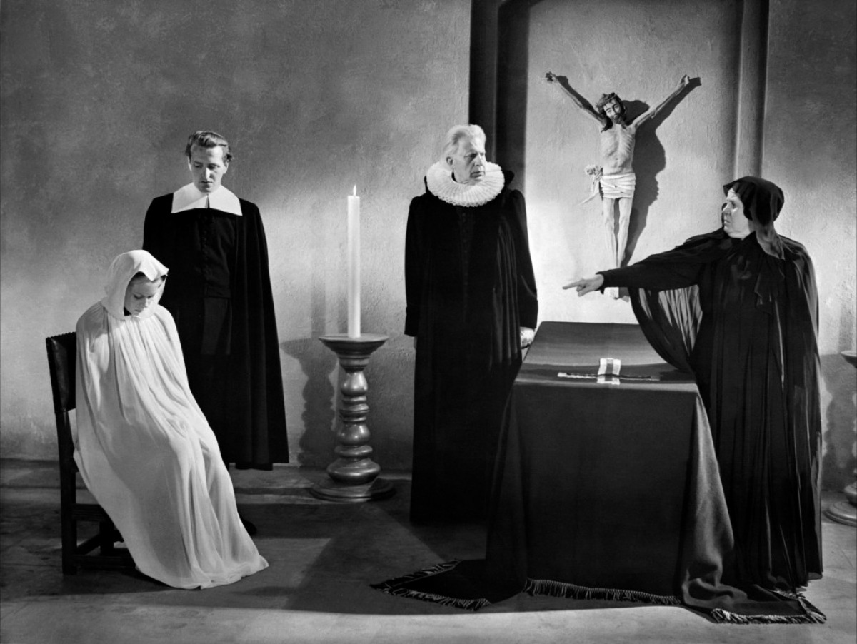 Anne (Lisbeth Movin), Martin (Preben Lerdorff), vicar Absalom Pedersson (Thorkild Roose) and Anne's mother (Sigrid Neiiendam) in Day of Wrath (1943)