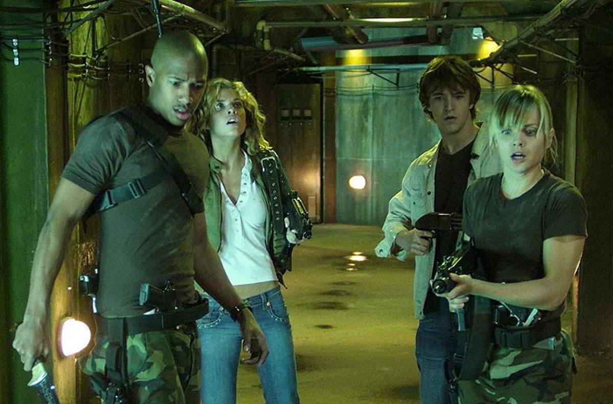 Nick Cannon, AnnaLynne McCord, Michael Welch, Mena Suvari in Day of the Dead (2008)
