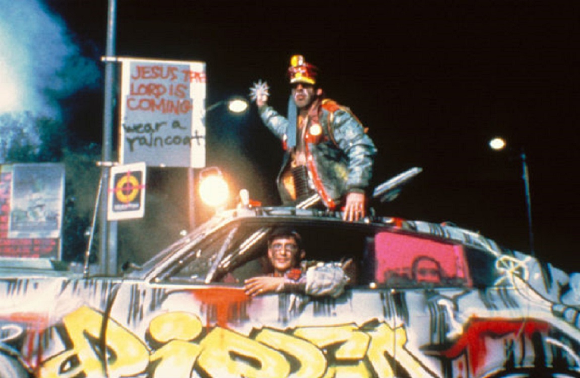 Anarchic future with a drive-in theatre as a prison in Dead-End Drive-In (1986)