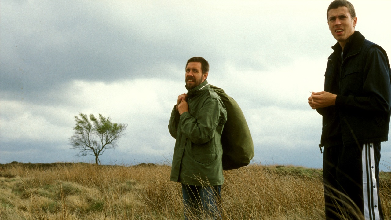 Paddy Considine and brother Toby Kebbell in Dead Man's Shoes (2004)