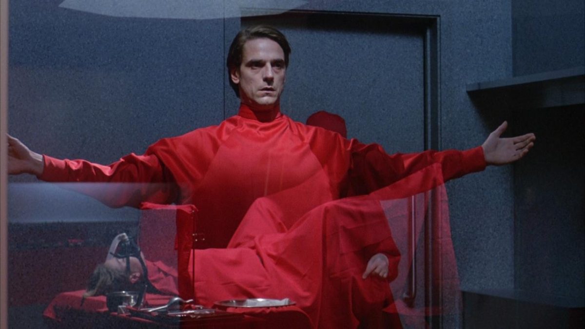 Jeremy Irons prepares to go into surgery in Dead Ringers (1988)