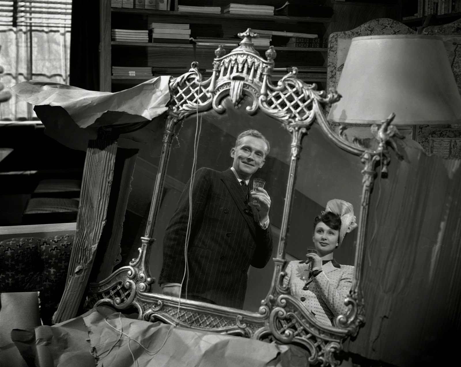 Husband and wife Ralph Michael and Googie Withers in The Haunted Mirror episode of Dead of Night (1945)