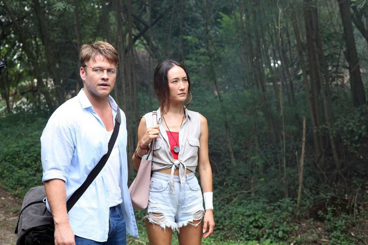 Husband and wife Luke Hemsworth and Maggie Q in Thailand in Death of Me (2020)