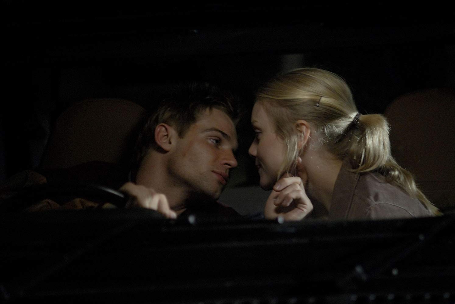 Ian Stone (Mike Vogel) and Christina Cole who keep being resurrected in different lives in The Deaths of Ian Stone (2007)