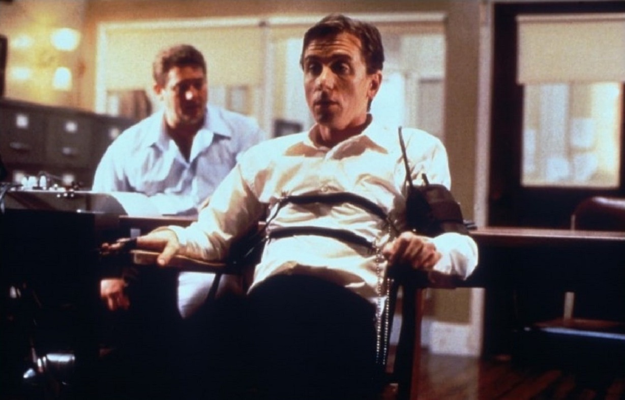 Chris Penn, Tim Roth in Deceiver (1997)