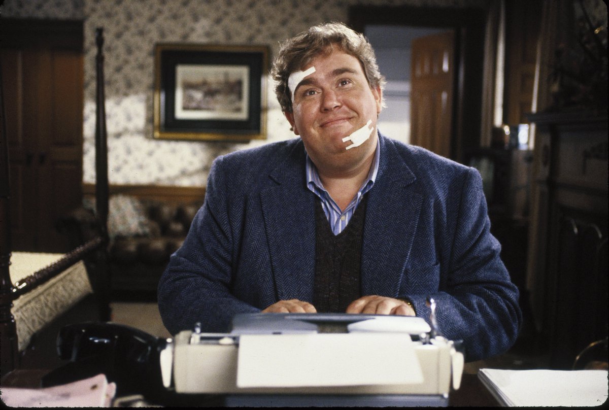 Soap opera writer John Candy at the typewriter in Delirious (1991)