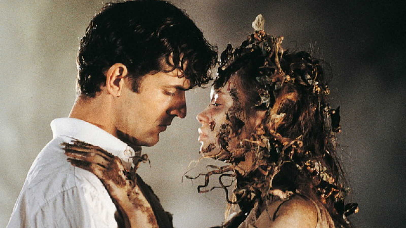 Dellamorte (Rupert Everett) tries to find love with undead widow Anna Falchi in Dellamorte Dellamore (1994)