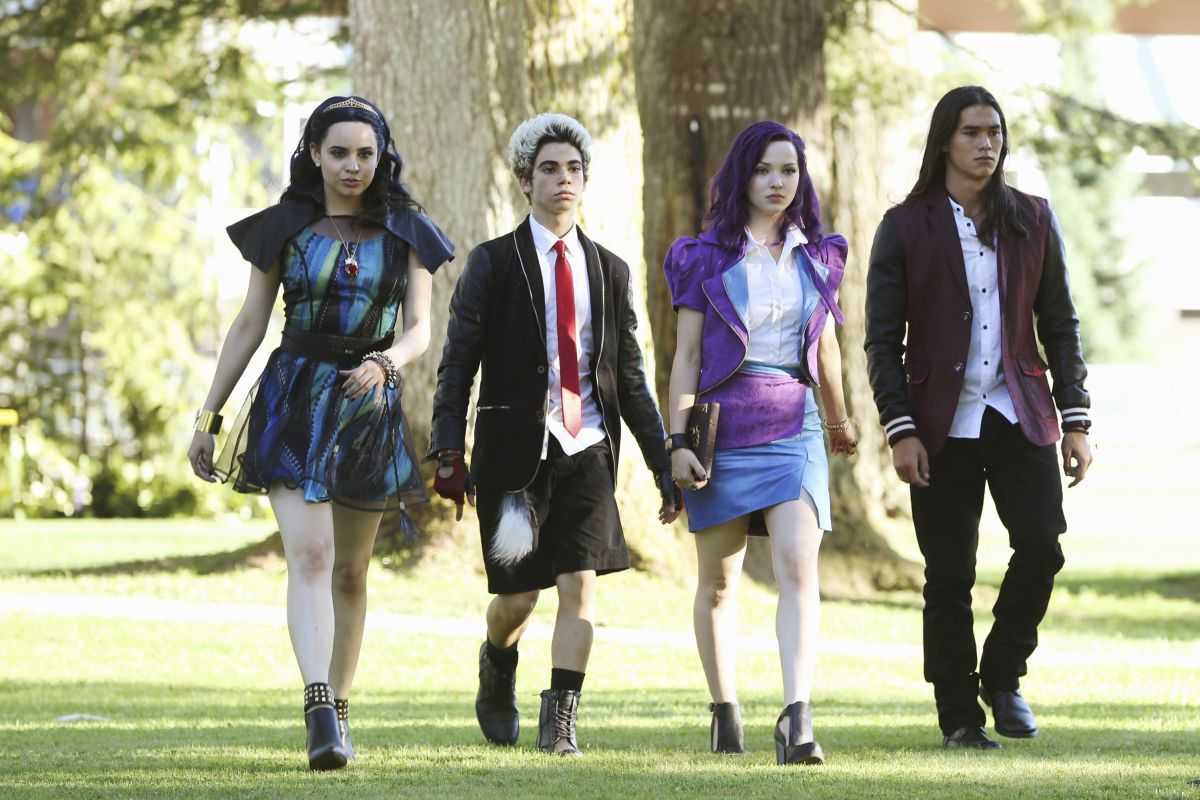 (l to r) The Evil Queen's daughter Evie (Sofia Carson), Cruella De Ville's son Carlos (Cameron Boyce), Maleficent's daughter Mal (Cameron Dove) and Jafar's son Jay (Booboo Stewart) in Descendants (2015)