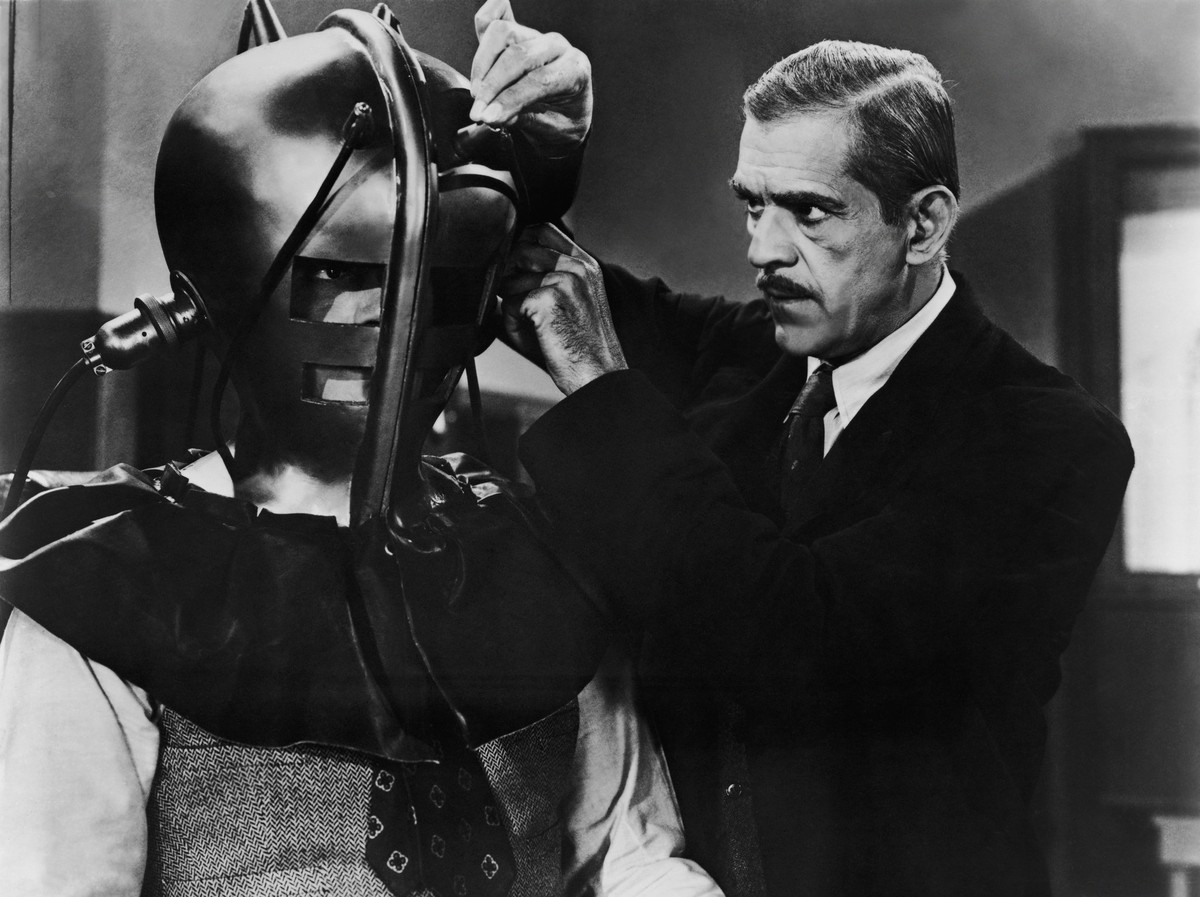 Dr Julian Blair (Boris Karloff) straps a subject into the brainwave recording device in The Devil Commands (1941)