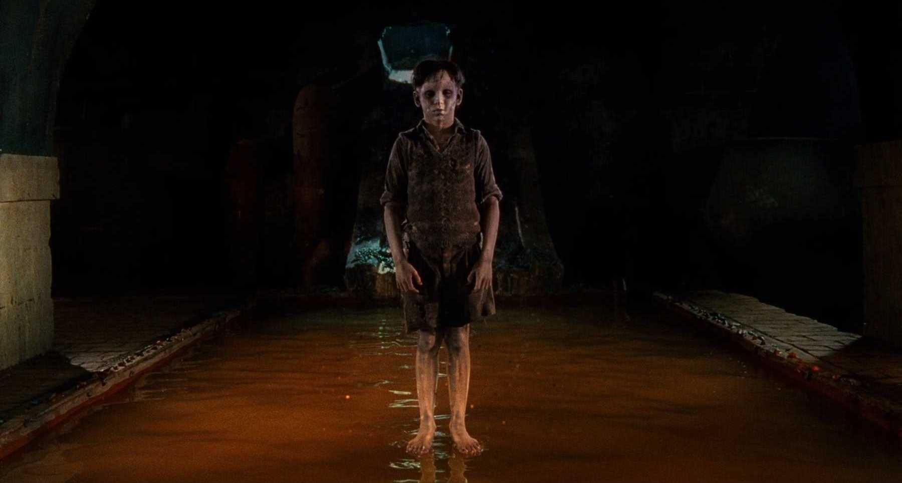 The ghost boy Santi (Junio Valverde) in The Devil's Backbone (2001)