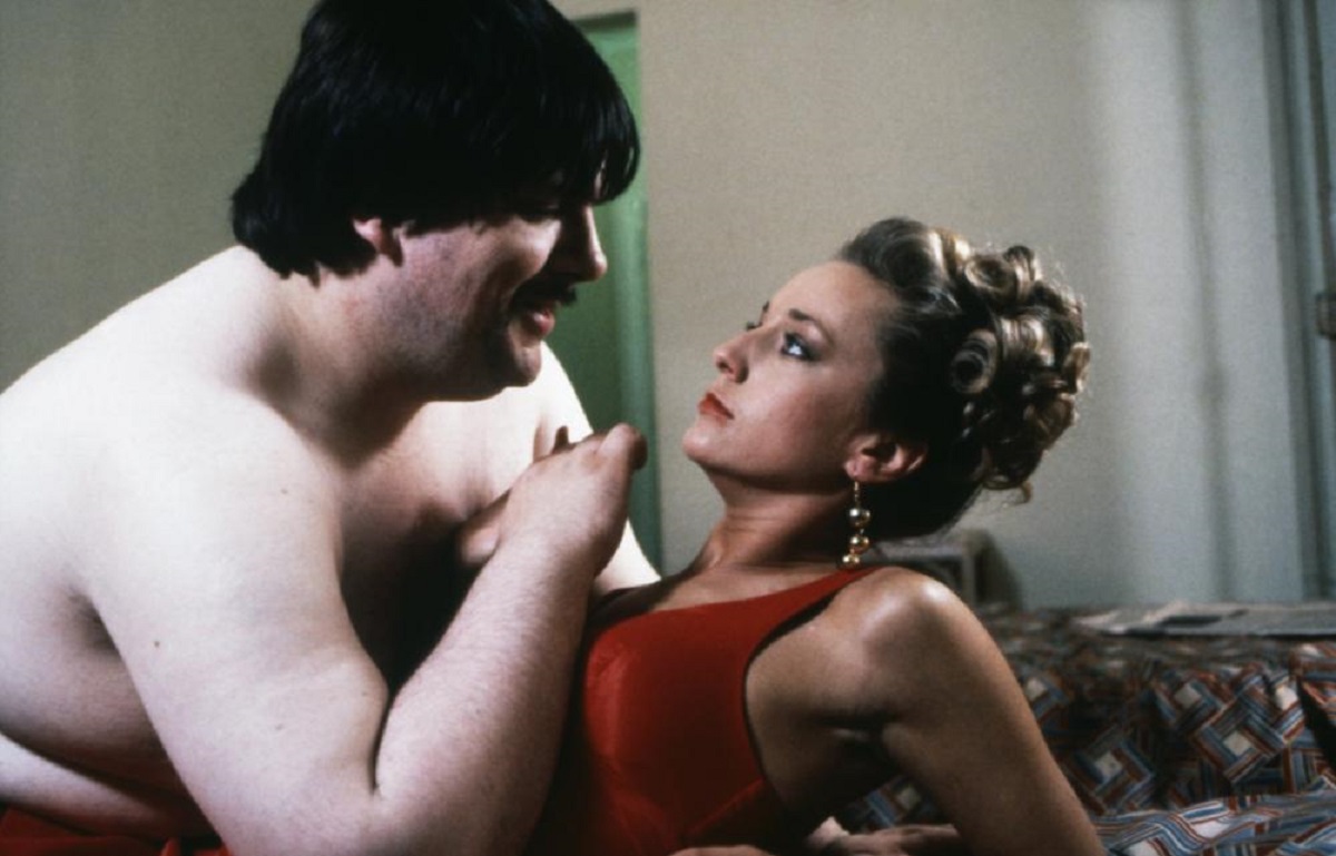 Bella (Lia Williams) has sex with her professor (Michael Cule) in Dirty Weekend (1992)