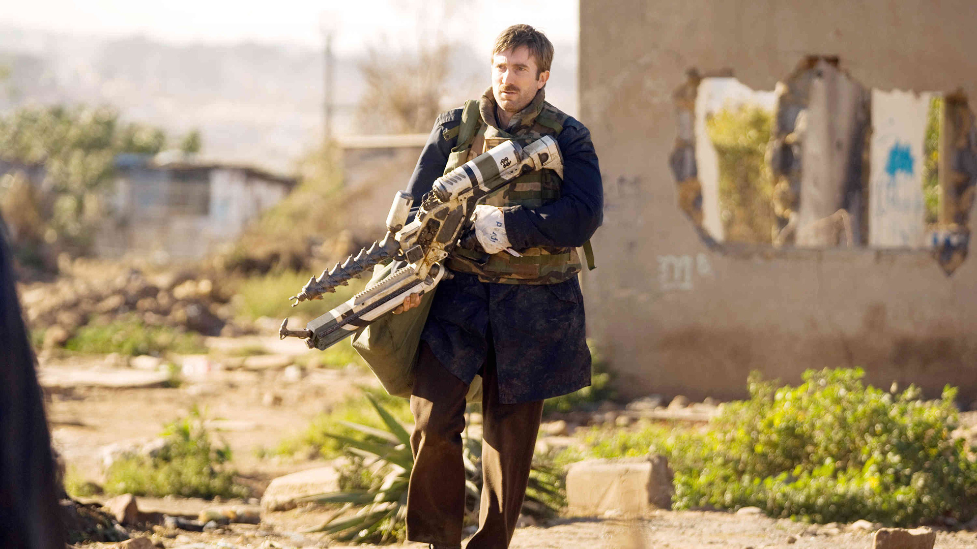 Sharlto Copley undergoes transformation into something alien in District 9 (2009)