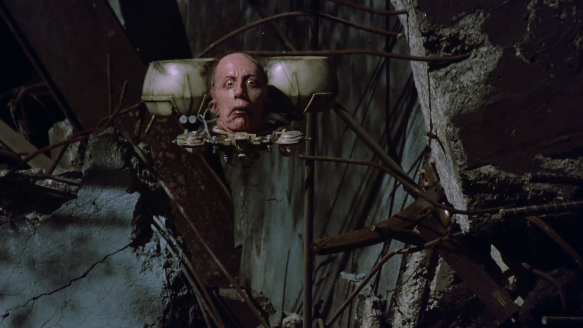 Frank Collison as the villainous Srpug reduced to no more than a head on an antigravity disc in Dollman (1990)