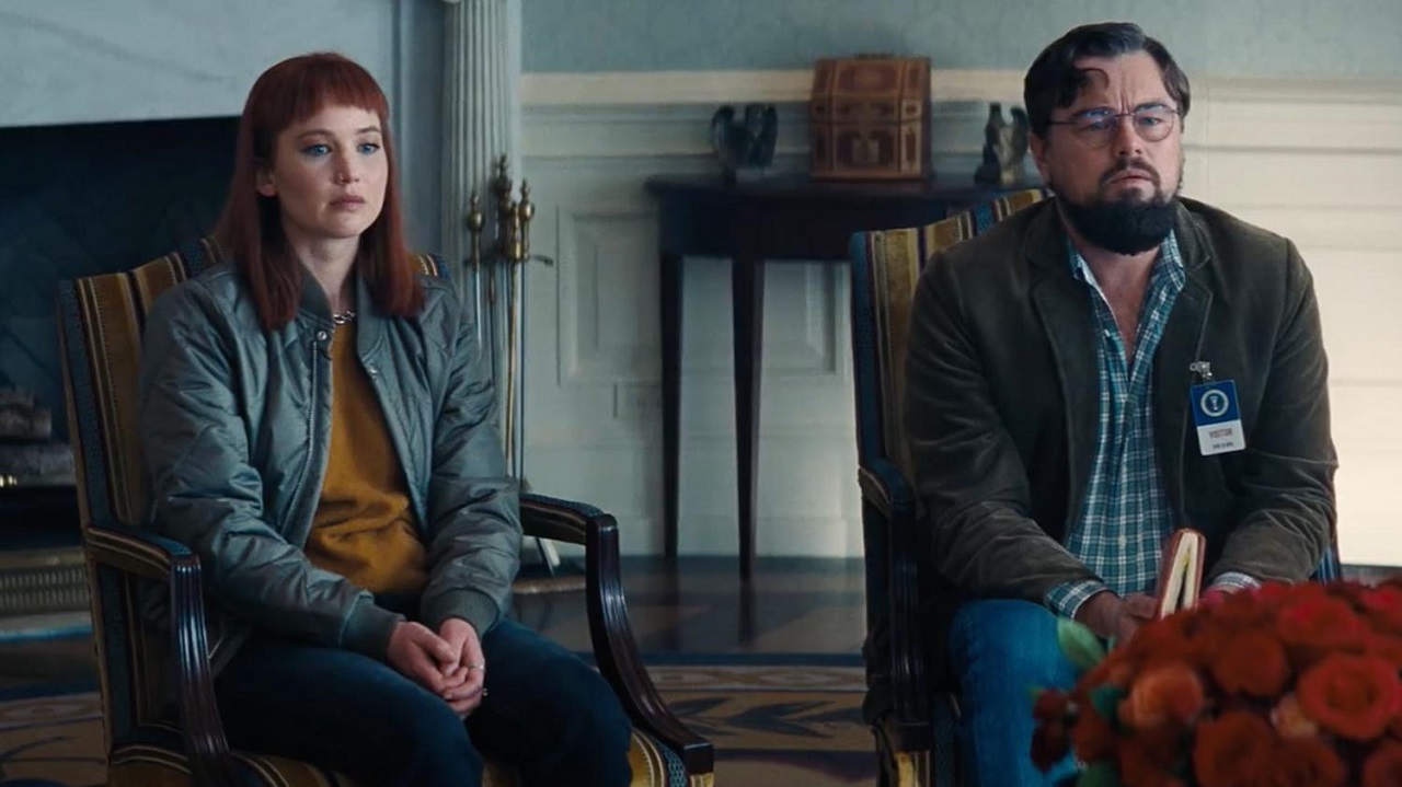 Jennifer Lawrence and Leonardo DiCaprio visit the White House in Don't Look Up (2021)