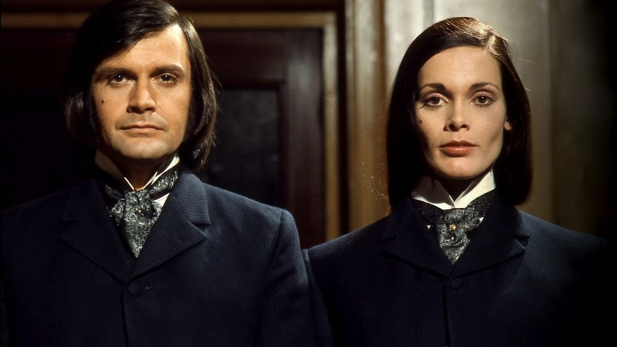 Ralph Bates as Dr Jekyll nd Martine Beswick as his rs Hyde in Dr Jekyll and Sister Hyde (1971)