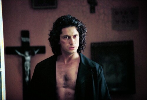 Gerard Butler as a magnetically sexy Dracula in the modern day in Dracula 2000 (2000)