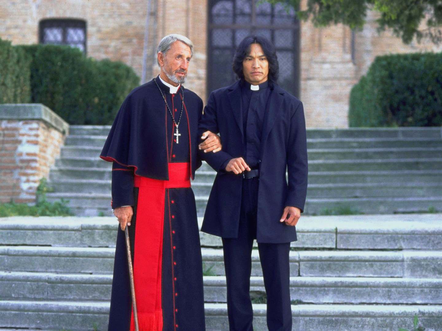 (l to r) Cardinal Siqueros (Roy Scheider) and the vampire-hunting priest Father Uffizi (Jason Scott Lee) in Dracula II: Ascension (2003)