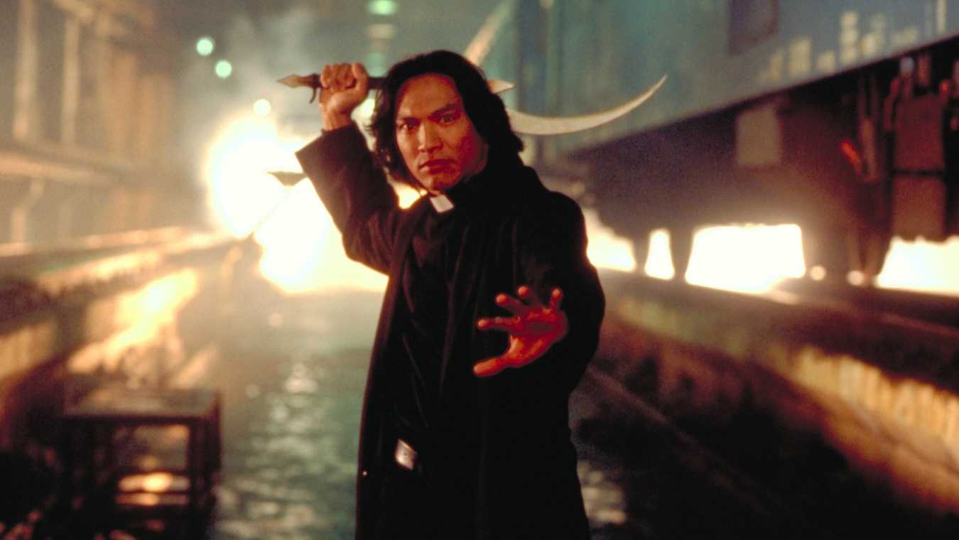 Vampire hunting priest Father Uffizi (Jason Scott Lee) in Dracula III: Legacy (2005)