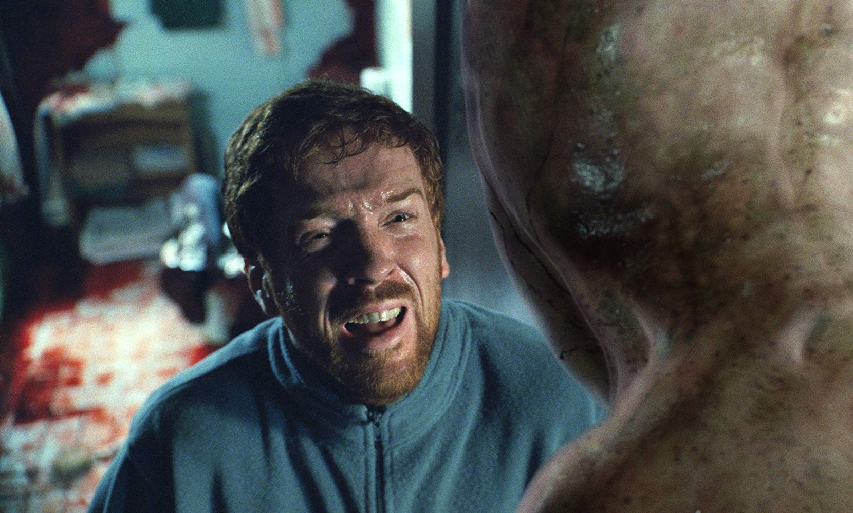 Damian Lewis encounters an alien creature in Dreamcatcher (2003)