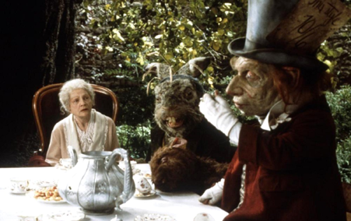 The aging Alice Liddell (Coral Browne) with the White Rabbit and Mad Hatter in Dreamchild (1985)