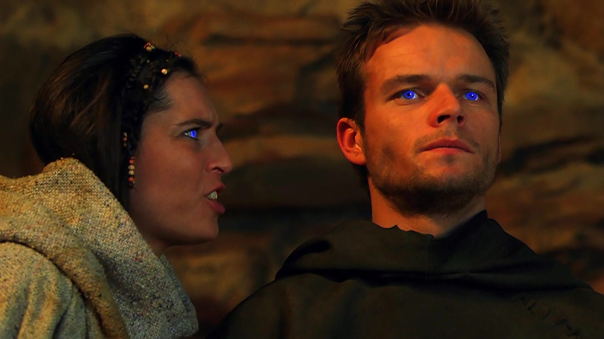 Paul Atreides (Alec Newman) and his Fremen wife Chani (Barbora Kodetova) in Dune (2000)