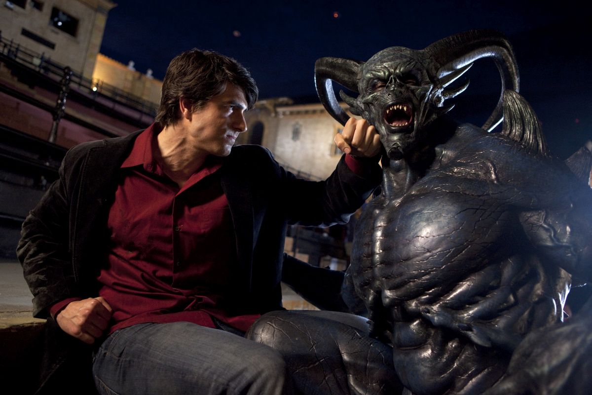 Dylan Dog (Brandon Routh) in action against a demon in Dylan Dog: Dead of Night (2010)