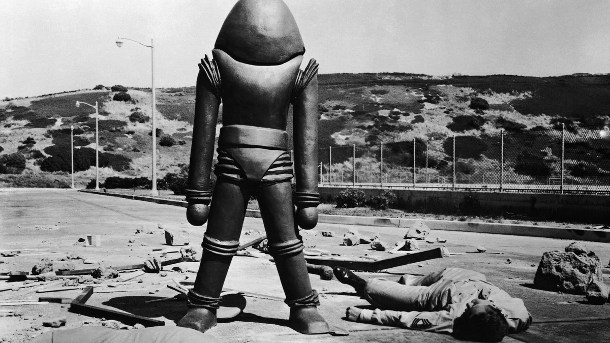 An alien in arth Vs the Flying Saucers (1956)