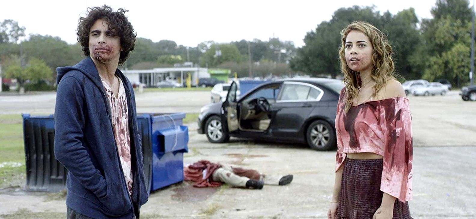 Zombie love - Jake Cannavale and Angelique Rivera in Eat Brains Love (2019)