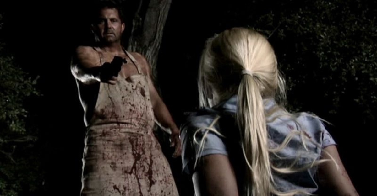 Ed Gein (Kane Hodder) approaches a victim in Ed Gein: The Butcher of Plainfield (2007)