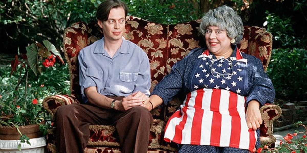 Momma's boy Steve Buscemi and his resurrected mother Miriam Margolyes in Ed and His Dead Mother (1993)