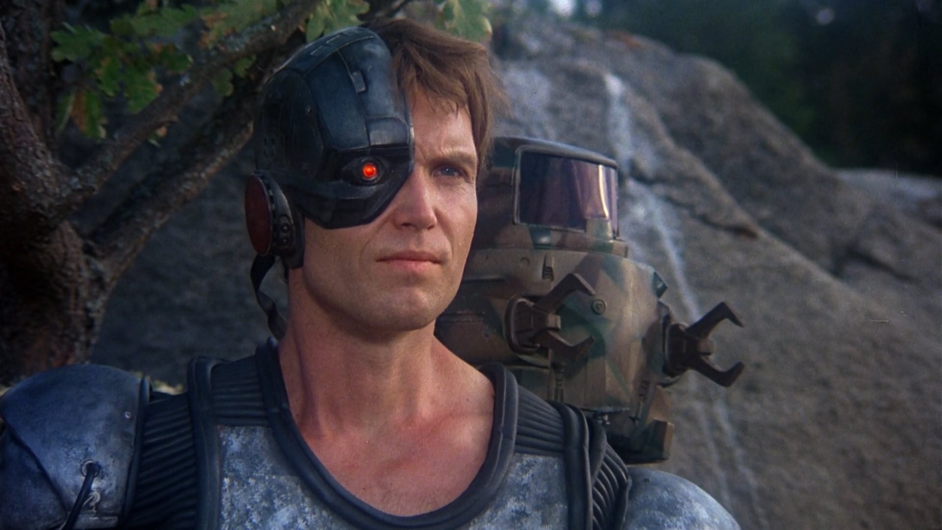 Mandroid (Patrick Reynolds) and the robot SPOT in Eliminators (1986)