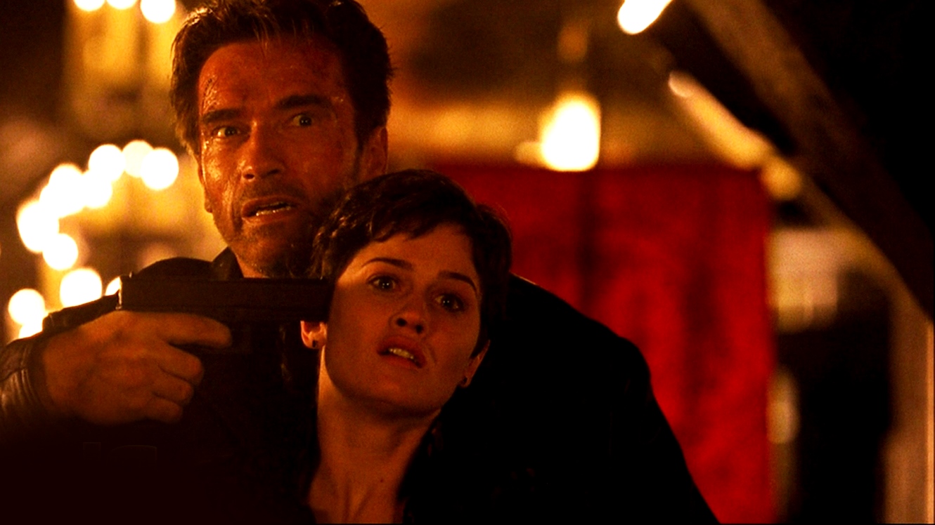 Former detective Jericho Cane (Arnold Schwarzenegger) and Satan's intended bride Christine York (Robin Tunney) in End of Days (1999)