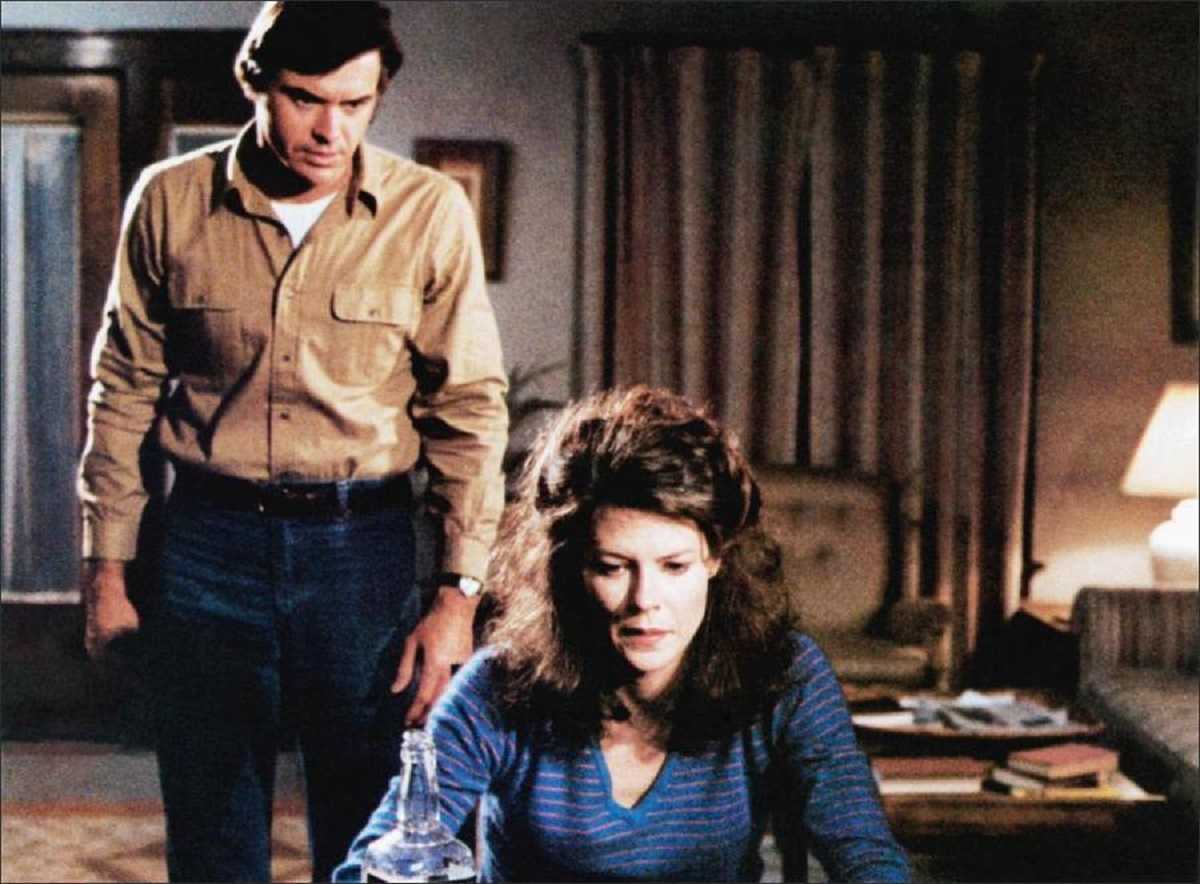 Robert Urich and JoBeth Williams investigate cattle mutilations in Endangered Species (1982)